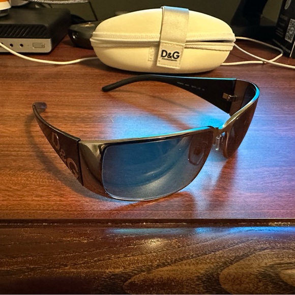 Dolce and Gabbana sunglasses - Picture 4 of 5